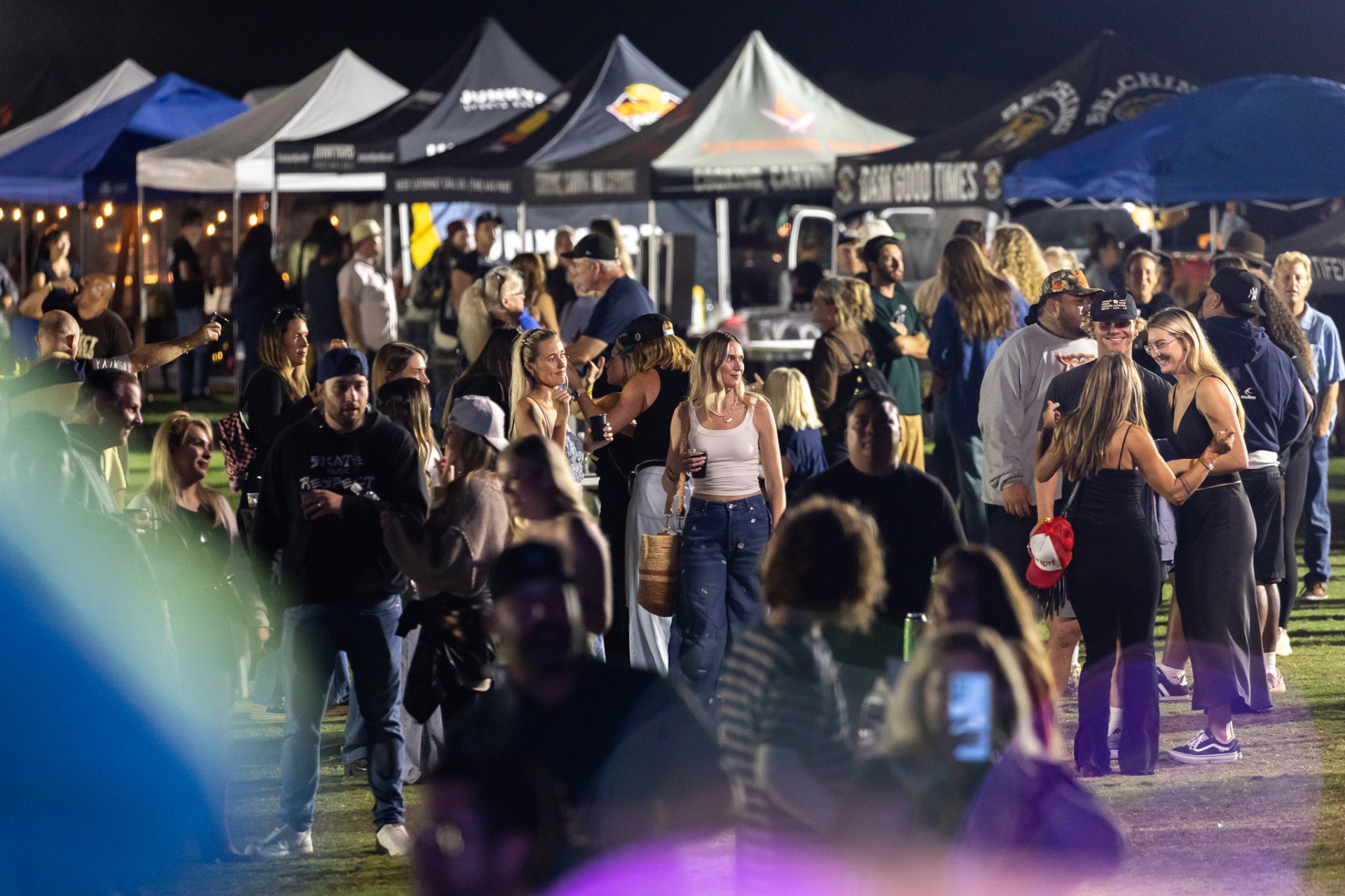 imgi_4_event-night-crowd-B2N8j8Y2